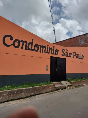 ALUGA-SE KITNET NA DIVINEIA PROXIMO A FEIRA DO MANGUEIRÃO 