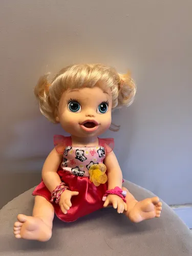 Boneca Baby Alive Hora de Comer Loira - em ótimos estados - faz xixi, come e bebe