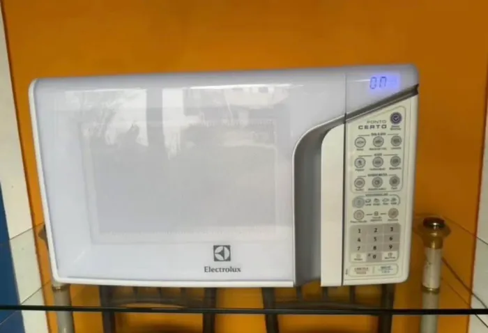 Microondas !!! IMPERDÍVEL !!! Electrolux ponto certo 31 litros