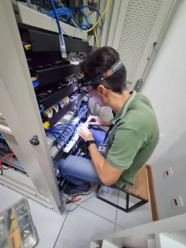 Tecnico especilizado cameras cft interfone cabeamento estruturado montegem rack de dados