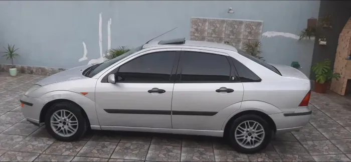Ford Focus Ghia Sed. 2.0 16v/ 2.0 16V Flex 4P 2001