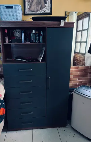Cômoda semi-nova