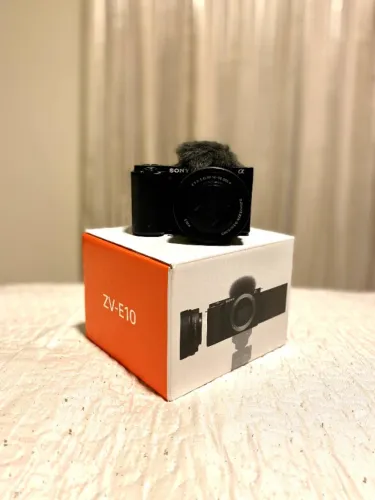 Sony ZV-E10 + Lente 16-50mm + Acessórios | 4 meses de uso