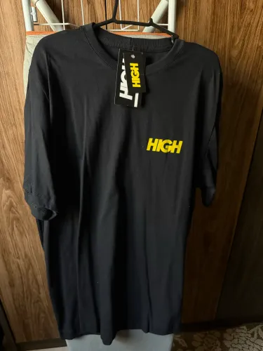 camiseta high preta