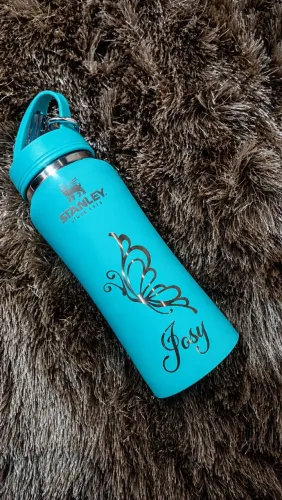 Garrafas térmicas personalizadas com gravação a laser