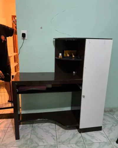 Escrivaninha com Armário
