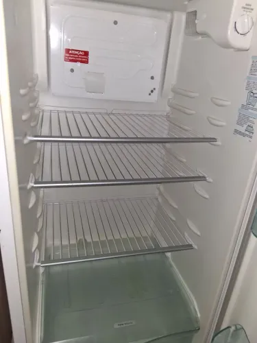 Vendo uma geladeira Electrolux em perfeito estado de conservação