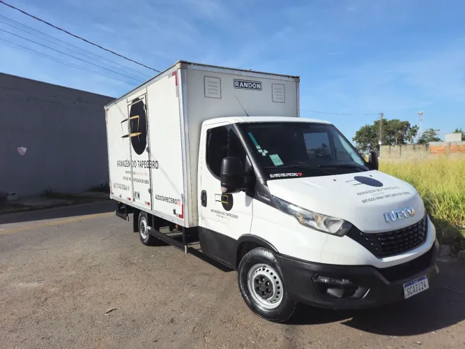 Iveco Daily Furgão 30-130 2.3 7,3m³ (die)(e5) 2022