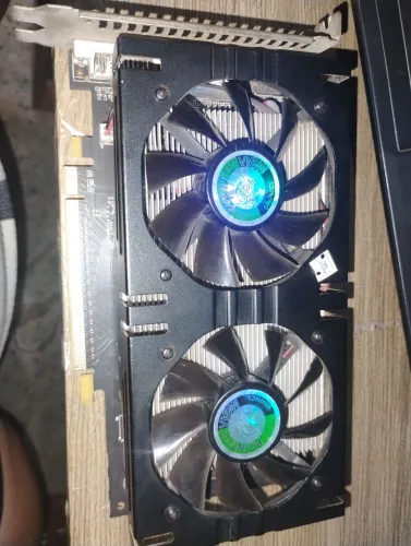 Placa de vídeo GTX 9800<br>De 1 gigas