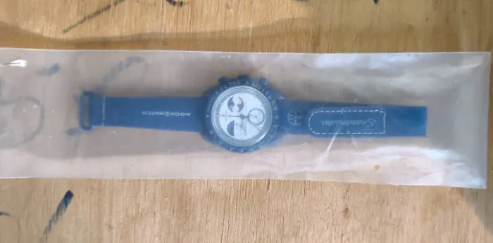 Omega Swatch azul Top