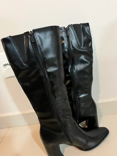 Bota Dakota Feminina COURO cano alto Básica salto grosso Preto 37 Usada apenas uma vez