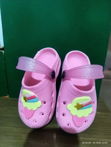Sandália Crocs infantil fem 23/24