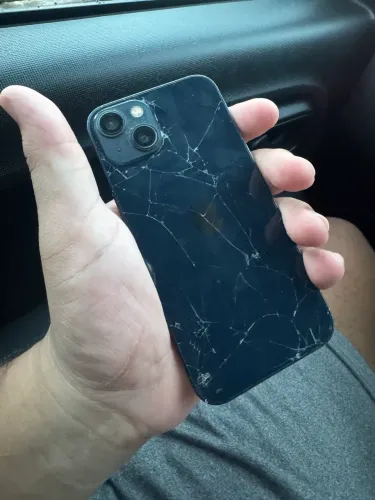 iPhone 13 tela e traseira trincada 