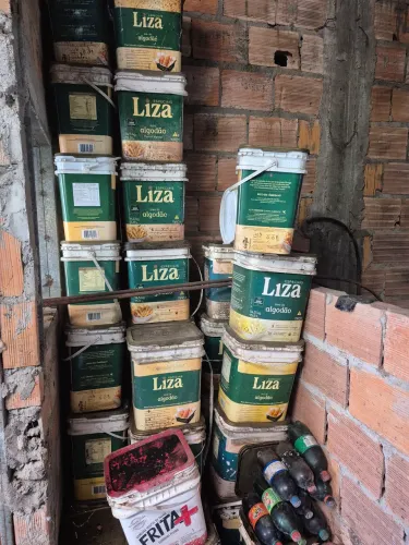 100 baldes plásticos por 400 reais