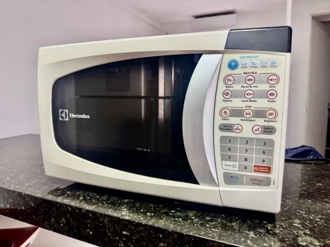 Microondas Eletrolux Semi Novo 20L