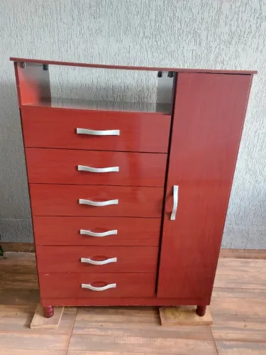 Comoda com 6 gavetas e 1 porta