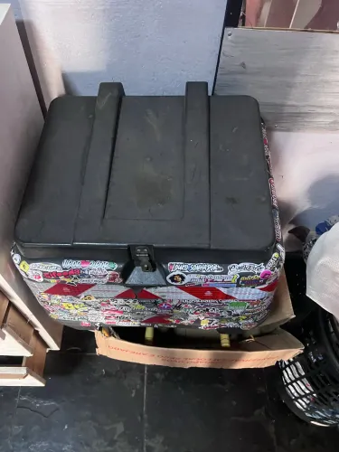 Baú 40 lt  completo com suporte e trilho do instalar e usar