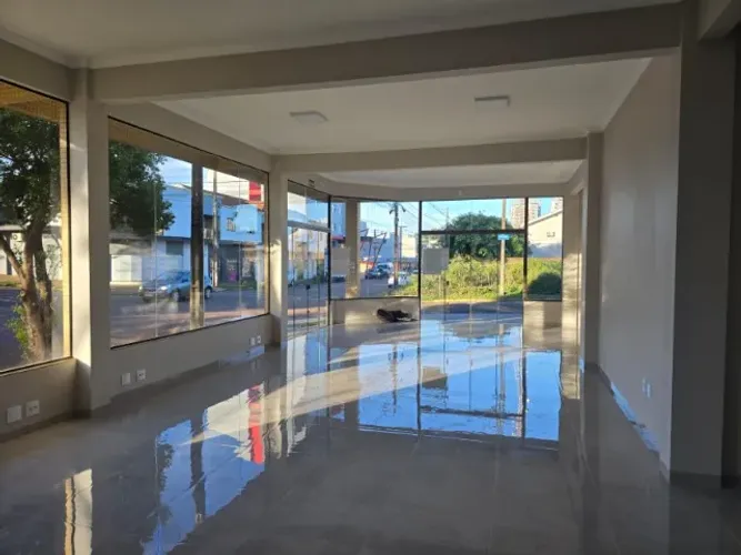 Sala comercial de esquina / impecável recém reformada