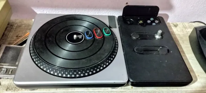 Mesa DJ pra Playstation 3 , bem conservada ,sou da zona sul.