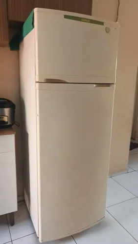 Vendo geladeira consul funcionando perfeitamente. 
