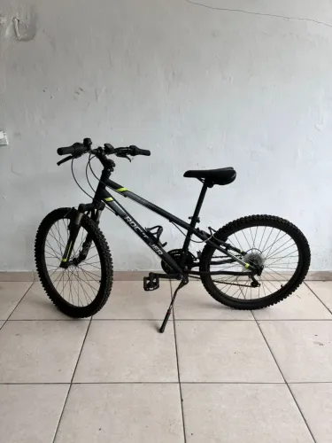 Bicicleta mountain bike Bwin ST500 Rockrider aro 24 cambio Shimano 21 velocidades