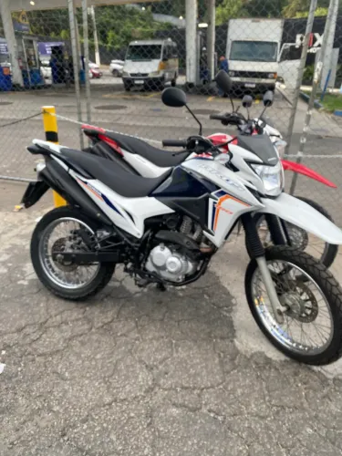 Honda bros 2023 160cc shalom veículos
