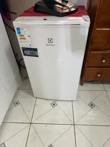 Frigobar 122L eletrolux 
