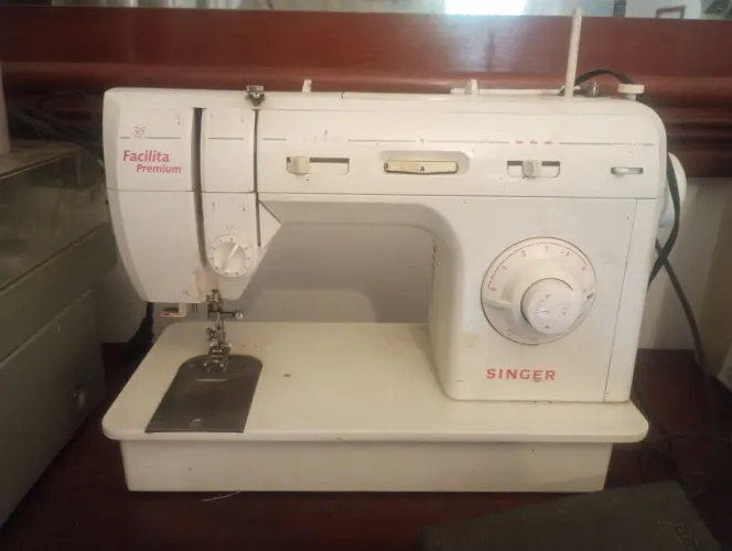 Máquina de costura Singer facilita Premium 36 pontos 