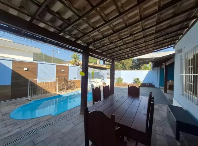 Casa à Venda em Piratininga