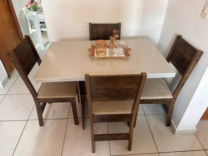 Mesa 4 cadeiras MDF