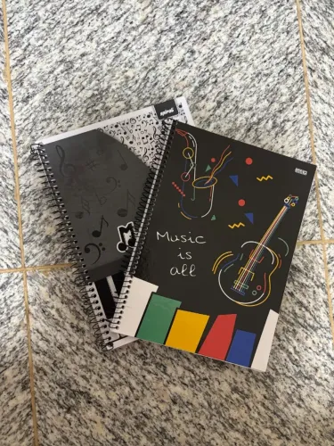 caderno pautado para música