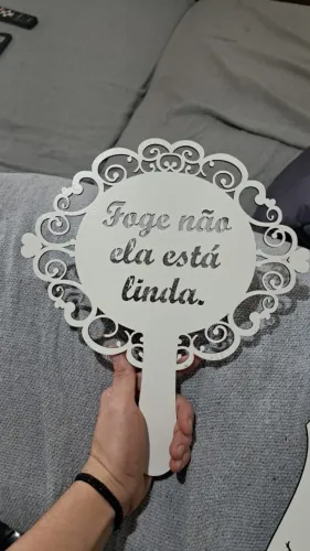 Placa MDF para casamento, foge não ela está linda!