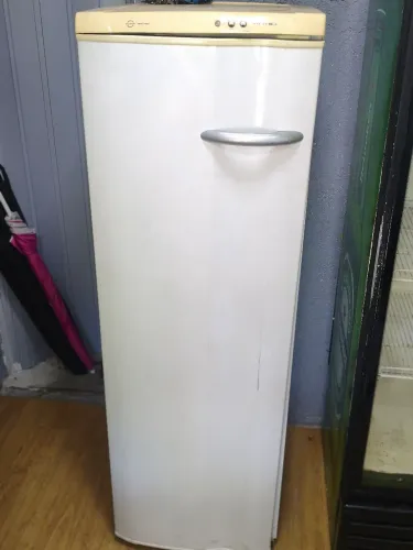 Freezer vertical frost free