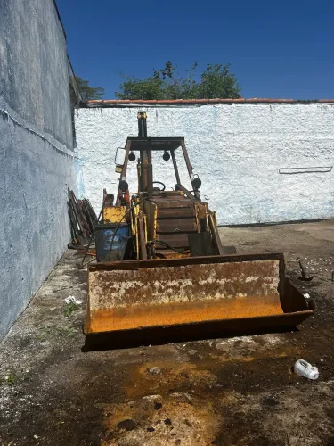 RETROESCAVADEIRA CASE 580H EMPLACADA DOCUMENTADA