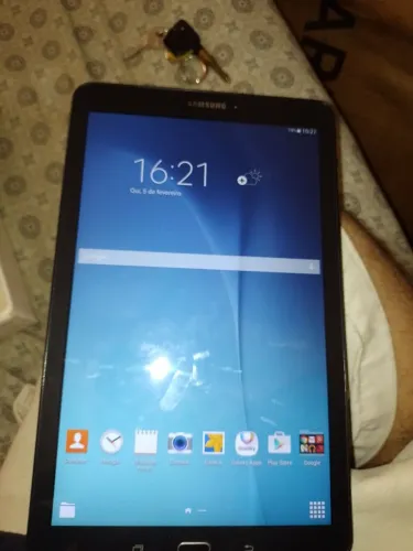 Tablet Da Samsung Semi Novo Com Pequeno Defeito