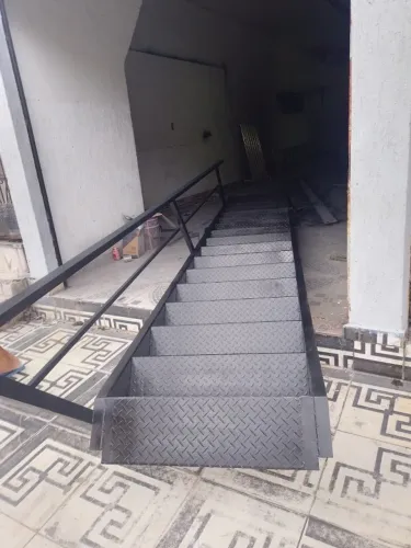 Escada de ferro reta