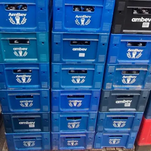 Vendo caixas de vasilhame com cascos de 300 ml