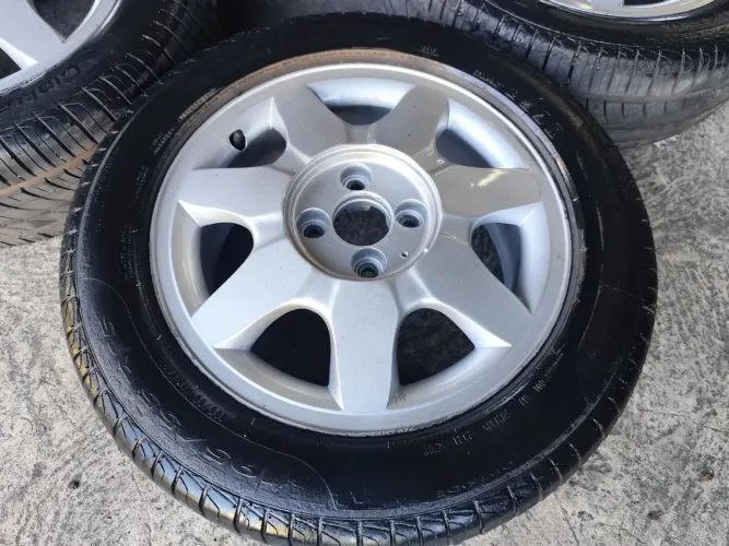Rodas Aro 15" Originais Fiat 4x98 - Palio Weekend. Com pneus seminovos. ACEITO CARTÃO.