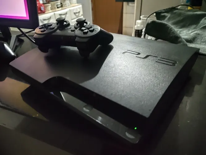 PS3 DESBLOQUEADO - 2 CONTROLES SEM FIO