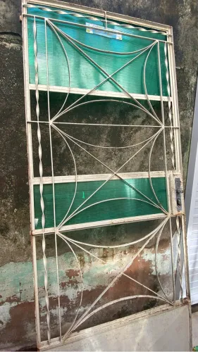 Vende-se porta de aço 