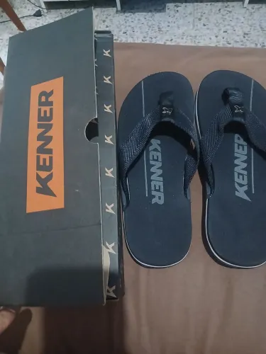 Vende-se Sandália Kener n° 40 nova