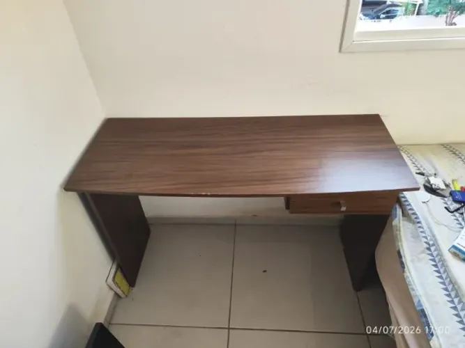 Escrivaninha de Madeira com Gaveta 120x45 cm