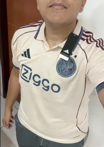 Camisa do Ajax 25/26 bege Torcedor