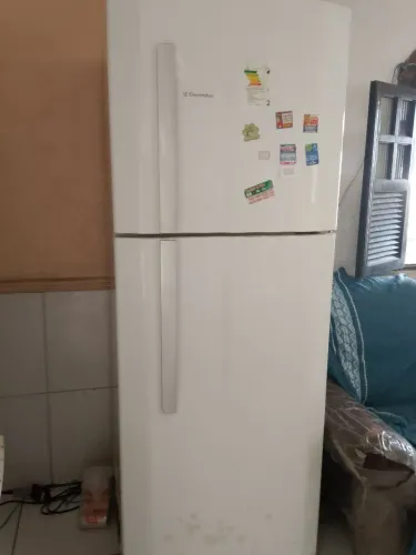 Vendo uma geladeira duplex 470 litros