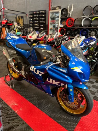 Srad 1000 de corrida / pista