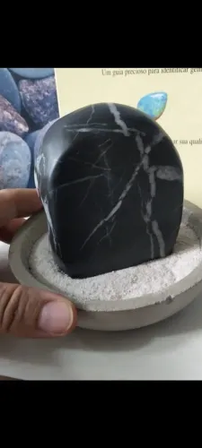 Escultura em pedra estilo japonês com vaso