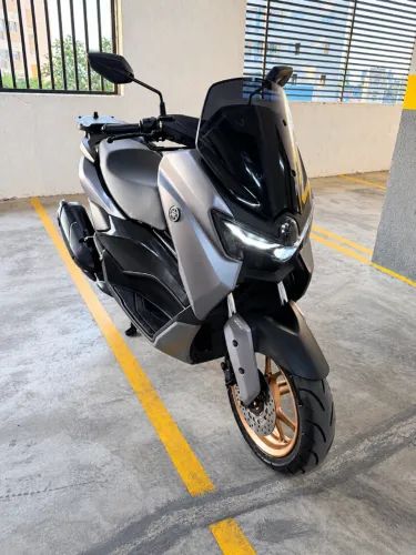 Yamaha Nmax 2025/2026 2.200 Km + Baú Givi 35l