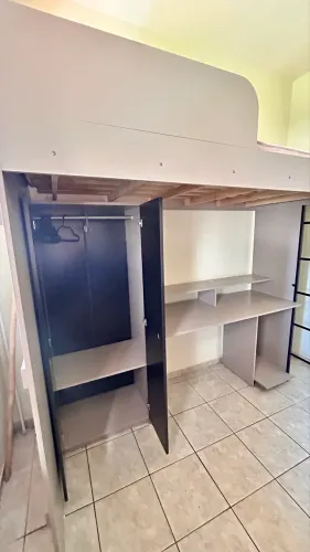 Cama de solteiro multifuncional com escrivaninha e guarda roupa