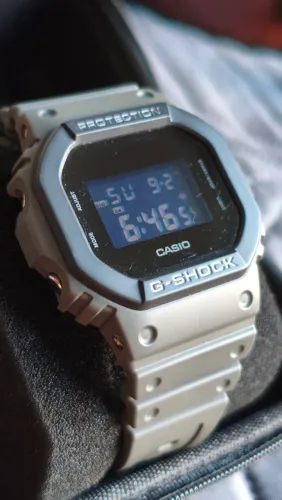 Relógio Casio G-Shock DW5610uu Cinza<br><br>DW5610uu Cinza