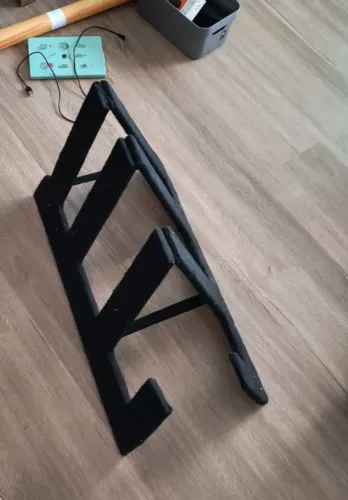Suporte triplo para instrumentos musicais
